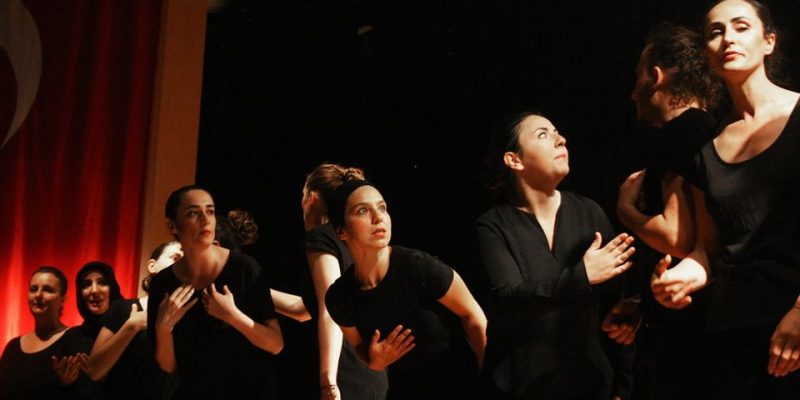 E8